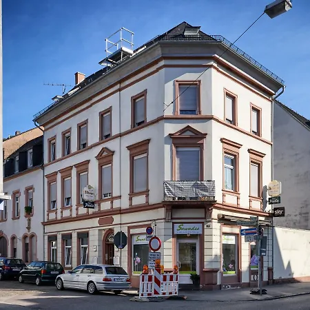 Marx - Zentrales City-apartment In - Fuer Gruppen Und Familien *