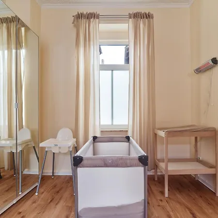 Marx - Zentrales City-apartment In - Für Gruppen Und Familien * Trier